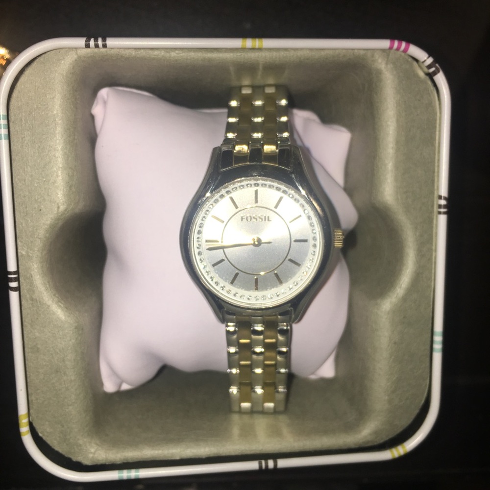 SILVER FOSSIL WATCH - Picture 5 of 5